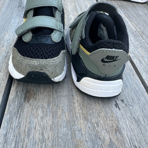 Toddler Nike Air Max sneakers. Size 7c - Picture 2 of 3